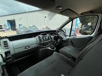 VAUXHALL VIVARO