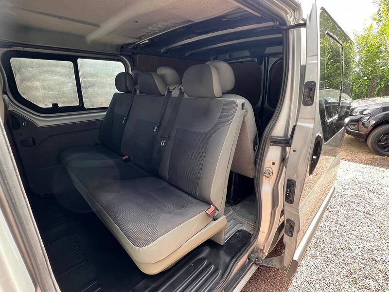 VAUXHALL VIVARO