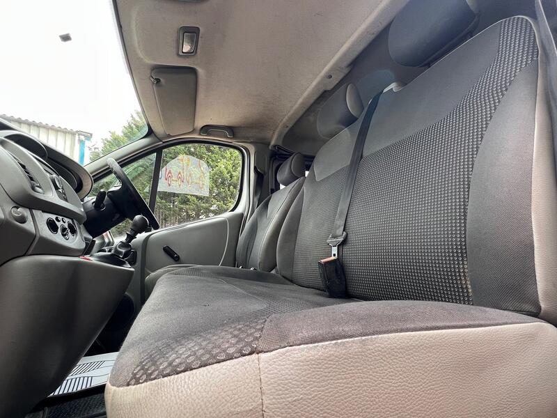 VAUXHALL VIVARO