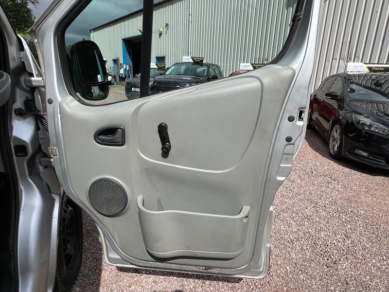 VAUXHALL VIVARO