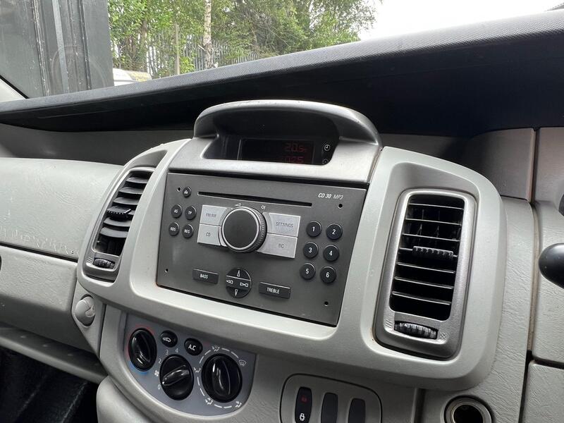 VAUXHALL VIVARO