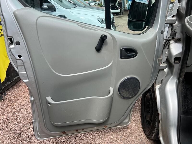 VAUXHALL VIVARO