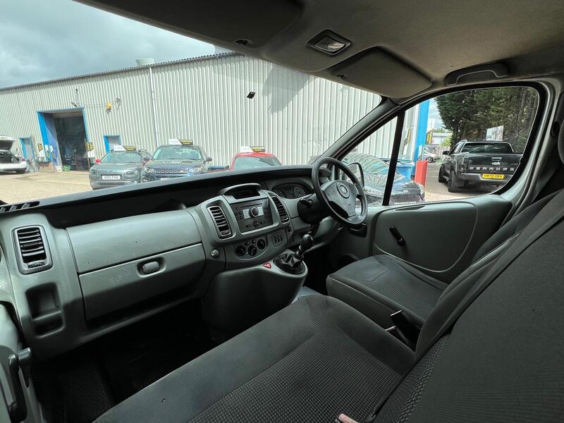 VAUXHALL VIVARO