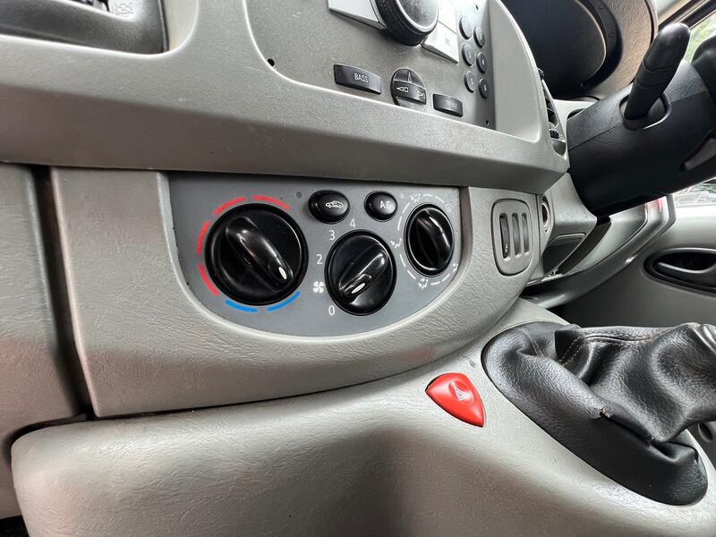VAUXHALL VIVARO