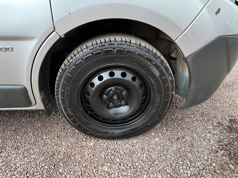 VAUXHALL VIVARO