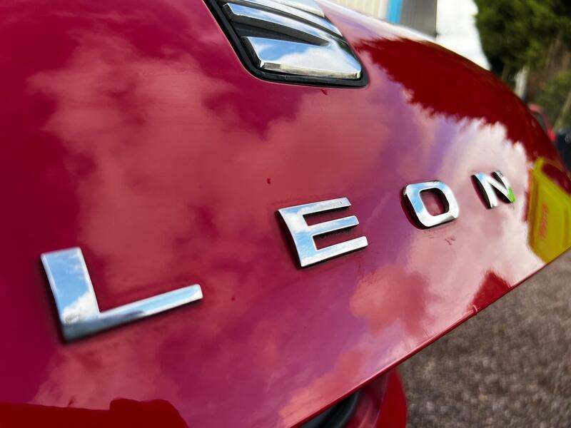 SEAT LEON