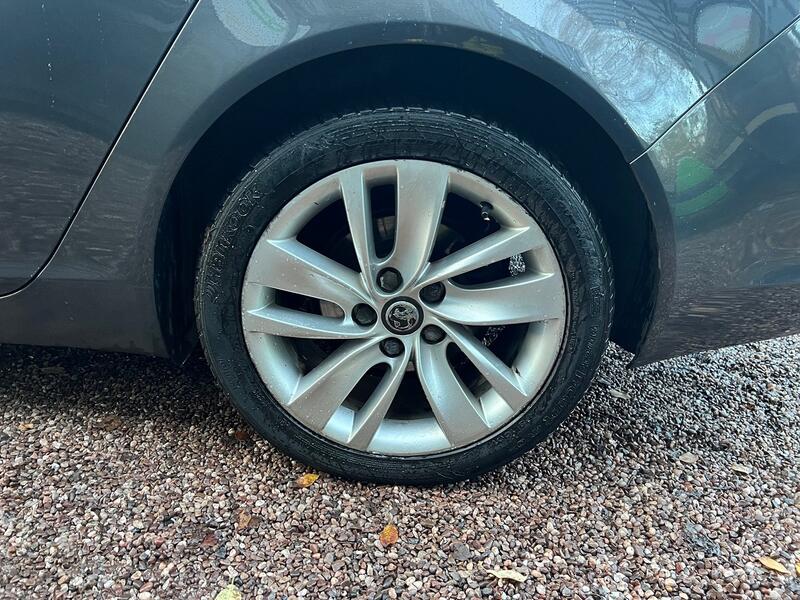 VAUXHALL INSIGNIA