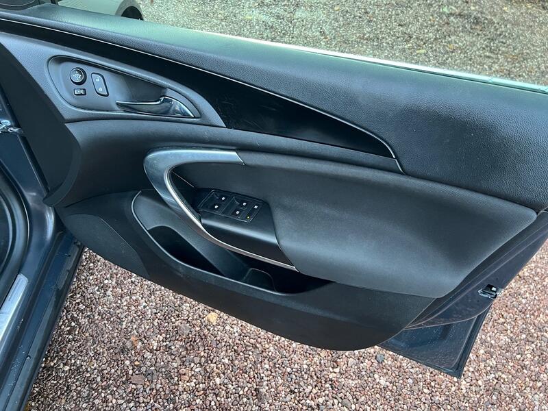 VAUXHALL INSIGNIA