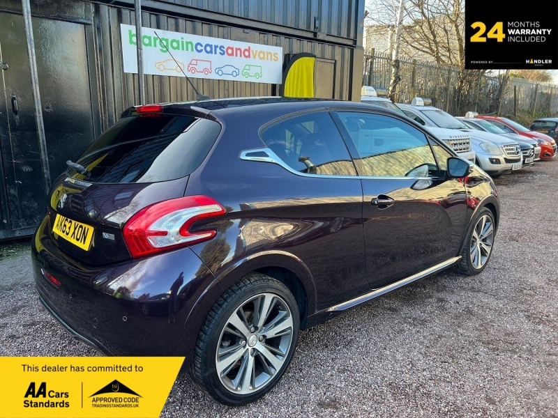 PEUGEOT 208