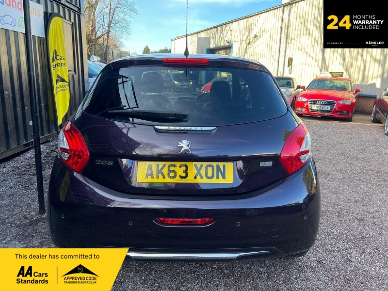 PEUGEOT 208