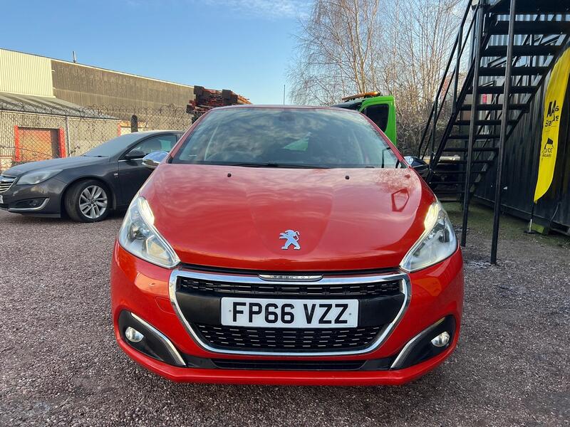 PEUGEOT 208
