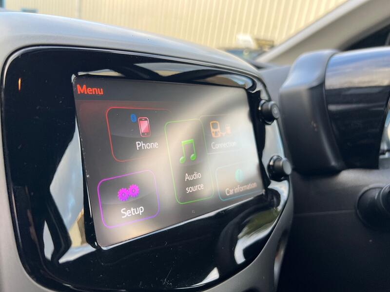 PEUGEOT 108