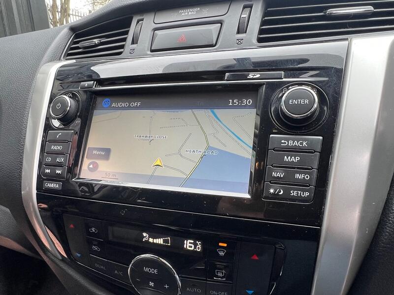 NISSAN NAVARA