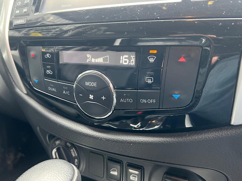 NISSAN NAVARA
