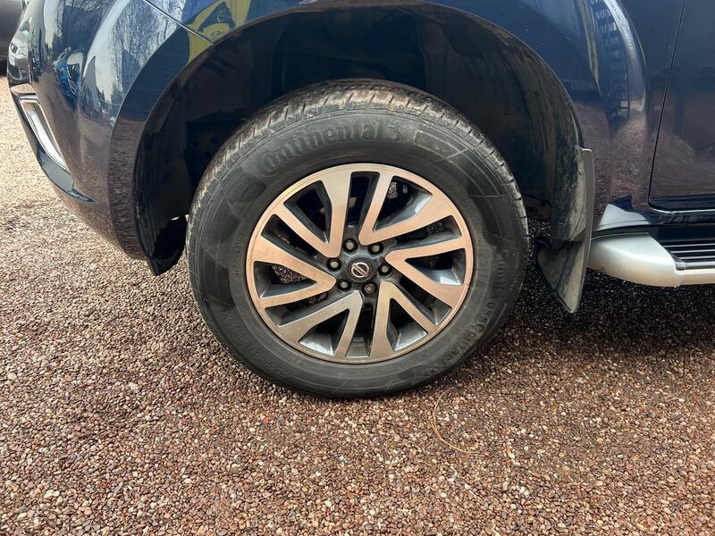 NISSAN NAVARA