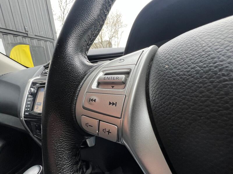 NISSAN NAVARA