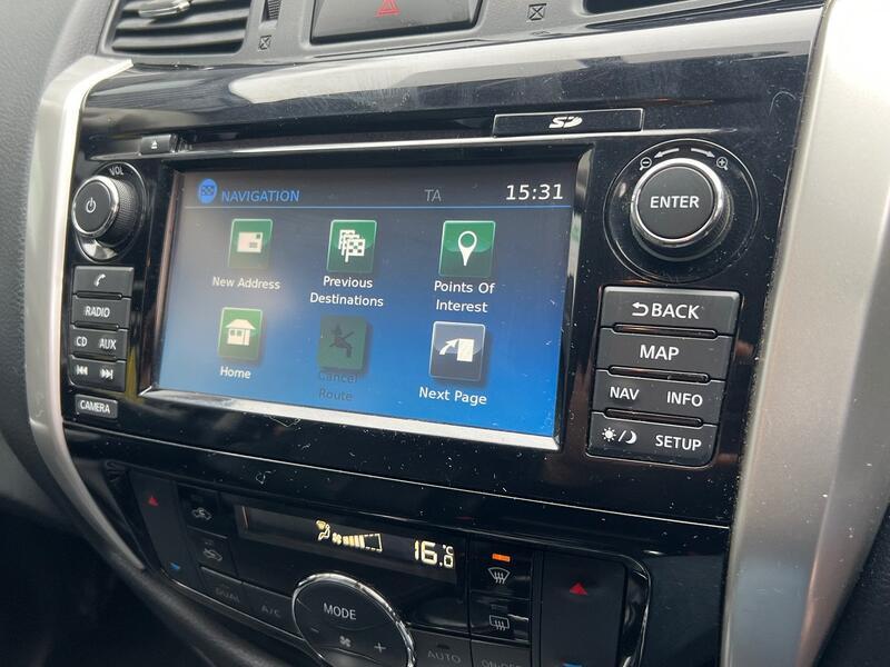 NISSAN NAVARA